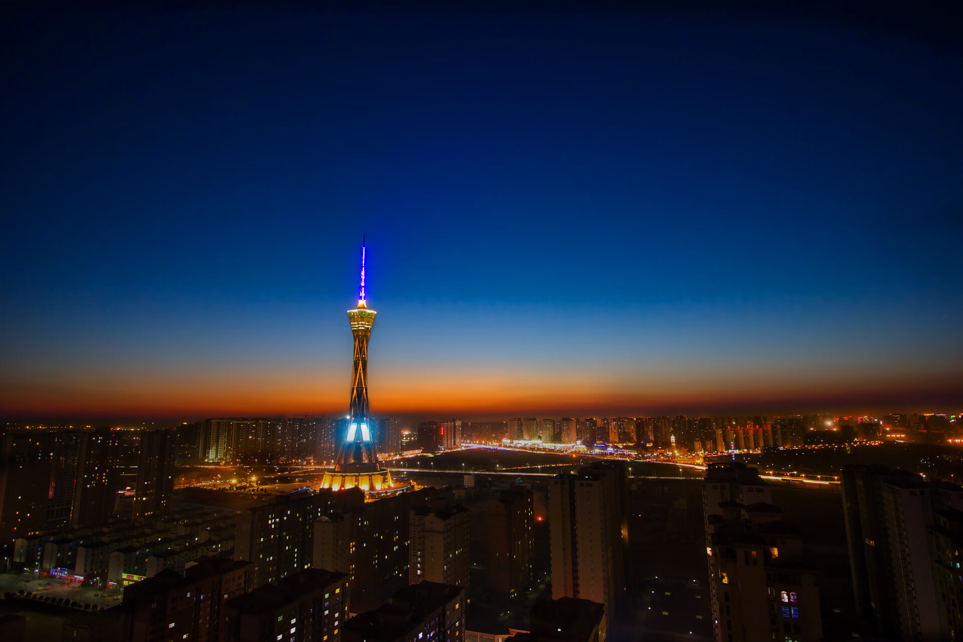 西布朗中场控制力强，铝土矿工欲保级，西布朗足球俱乐部在哪个城市