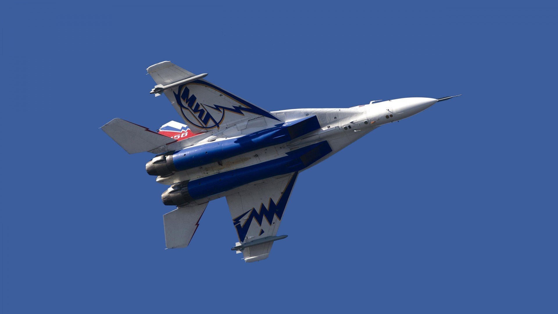 AYX体育-新月进军欧陆级别转会市场，欧月新星