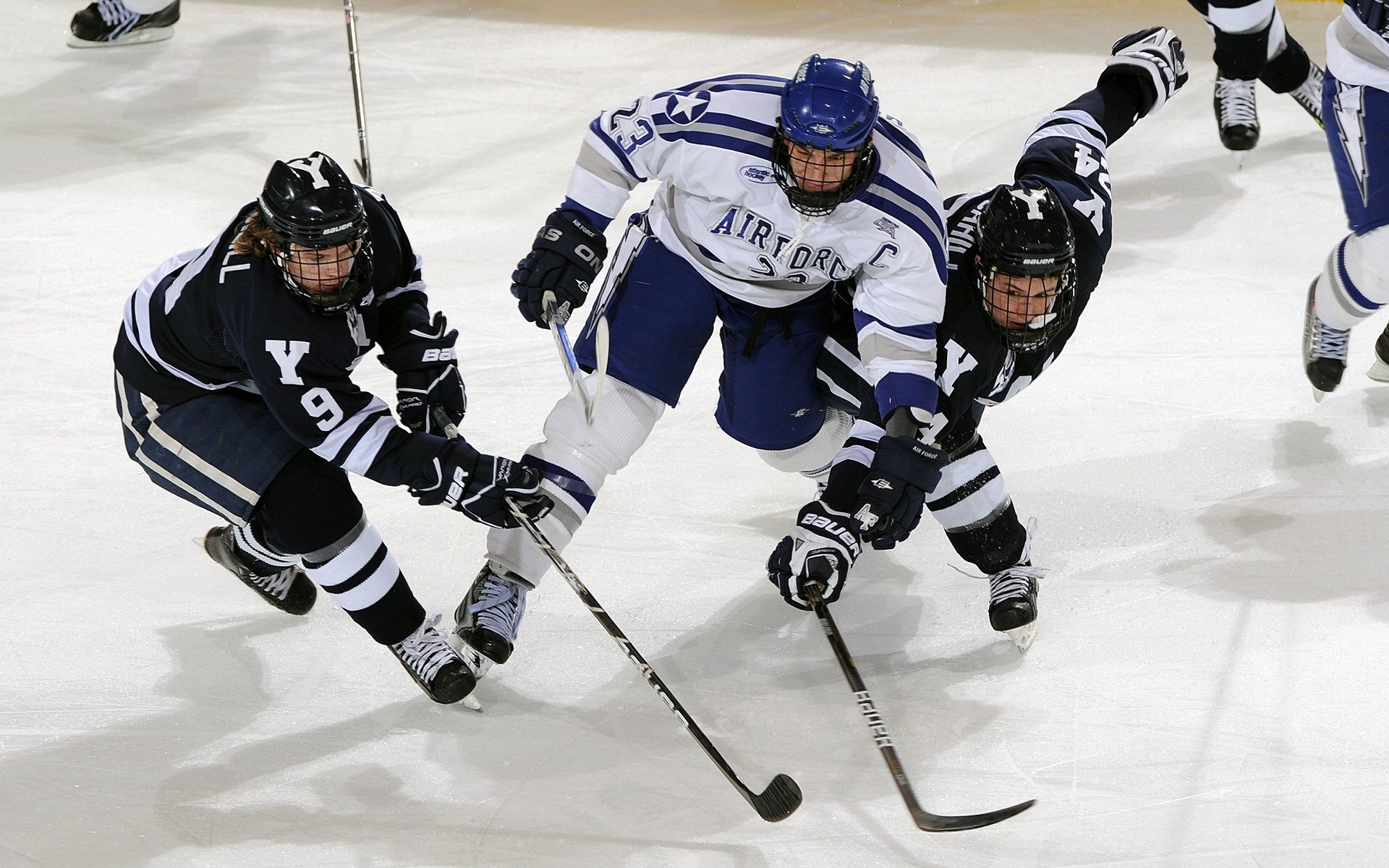乔·波尔曼的突破能力和球场感知，使袋鼠队攻防更加流畅