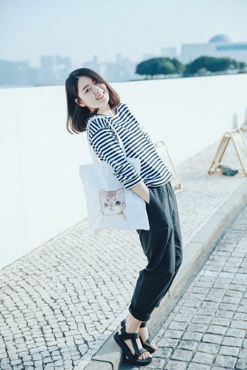 爱游戏电竞官网-英超激情对抗：逆境中奋勇拼搏，最终逆转获胜，英超精彩视频