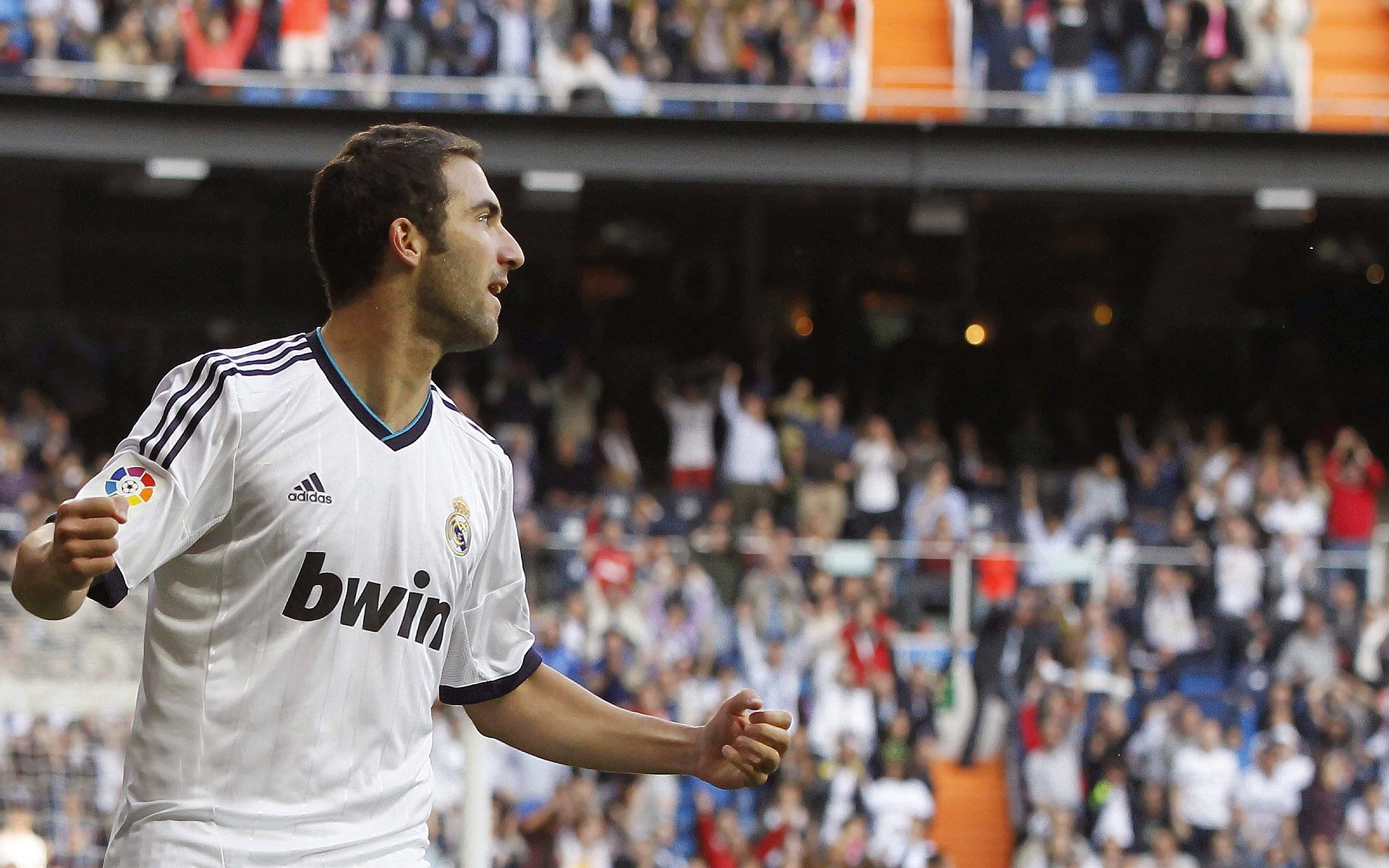 爱游戏下载-球队成长路径：从降级边缘到争冠热门，球队怎么样