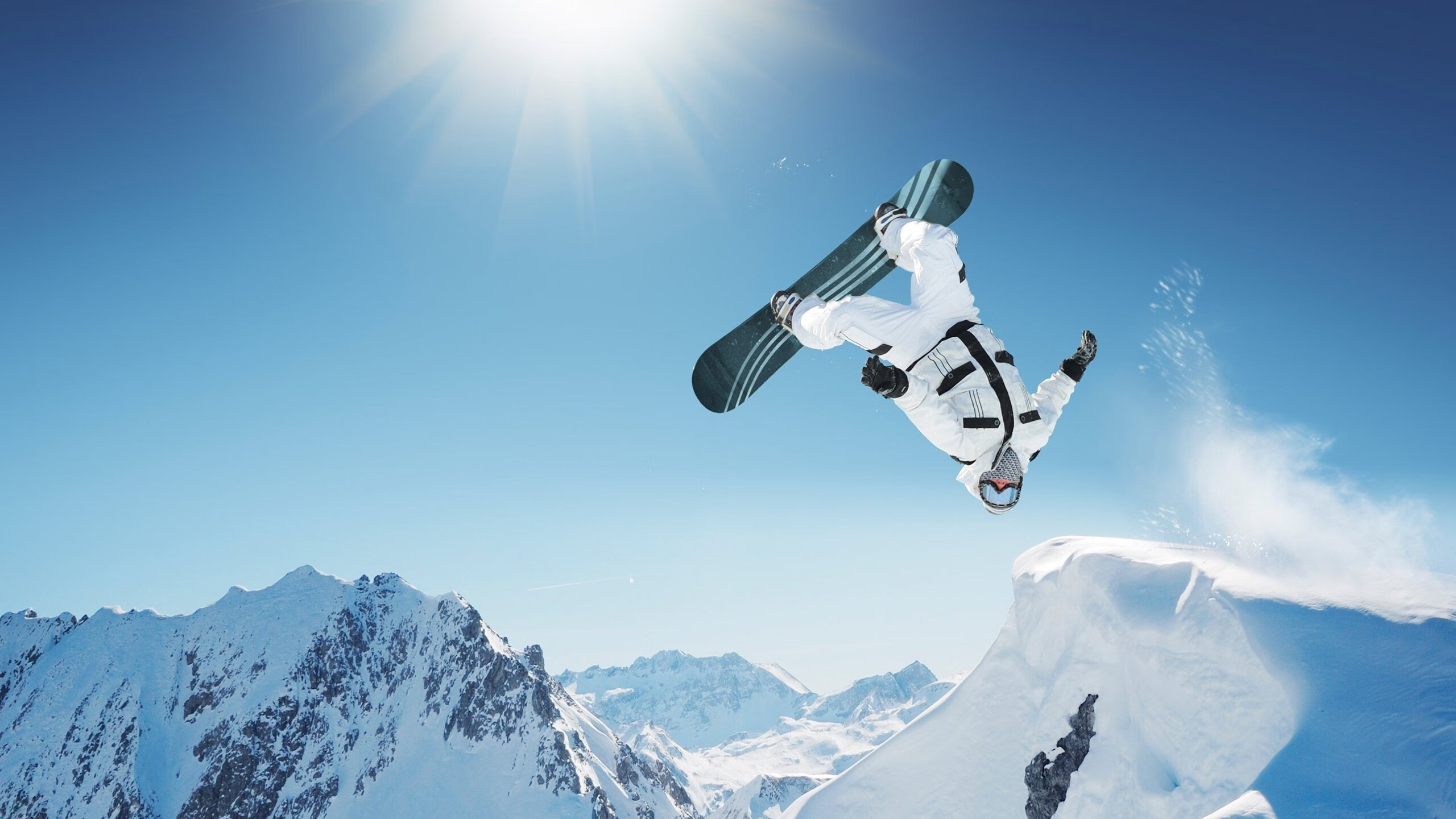 高原空中飞人表演，飞跃云端的运动奇观，空中飞人项目视频